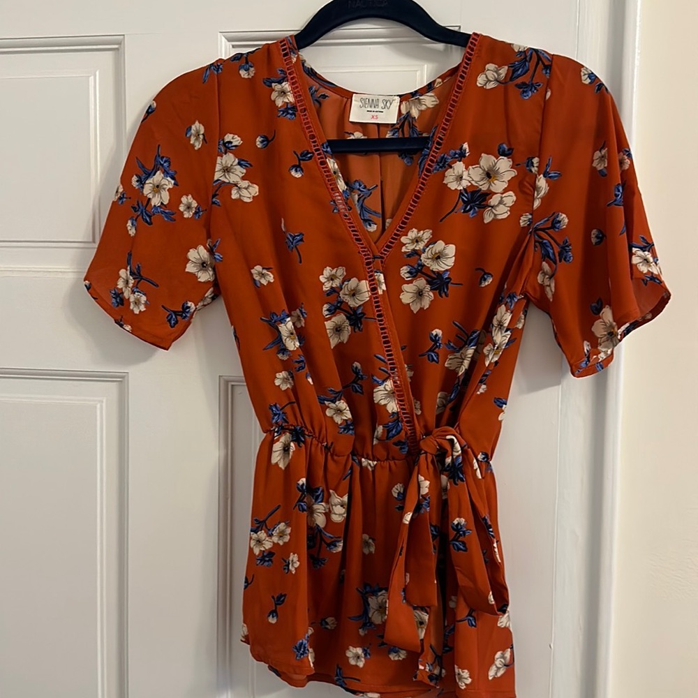 Sienna Sky tie front V neck top